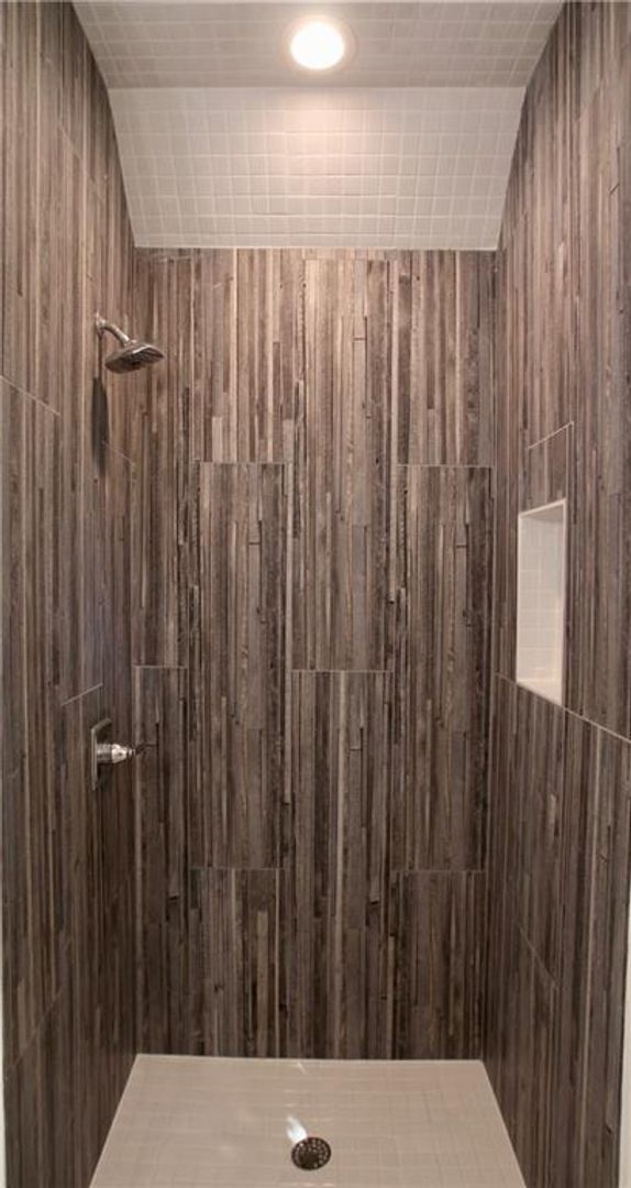 Building Photo - 705 Harris Ave