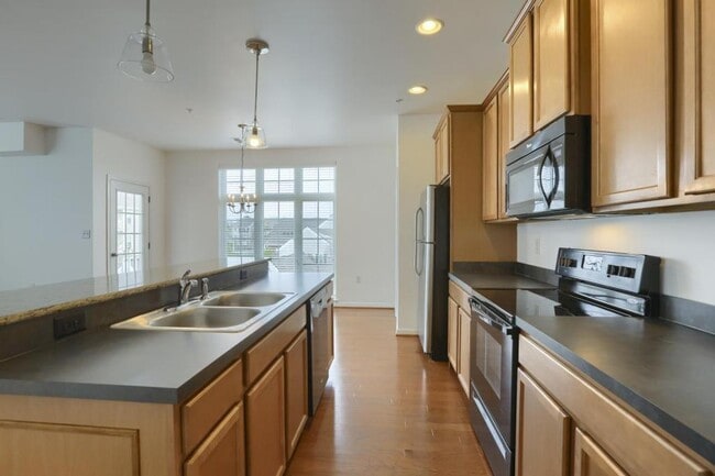 Building Photo - 3030 Meridian Cmns