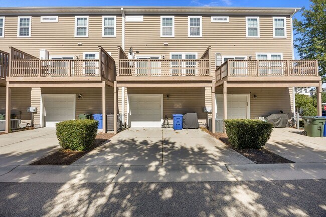 Building Photo - Beautiful Townhome for Rent in Virginia Be...