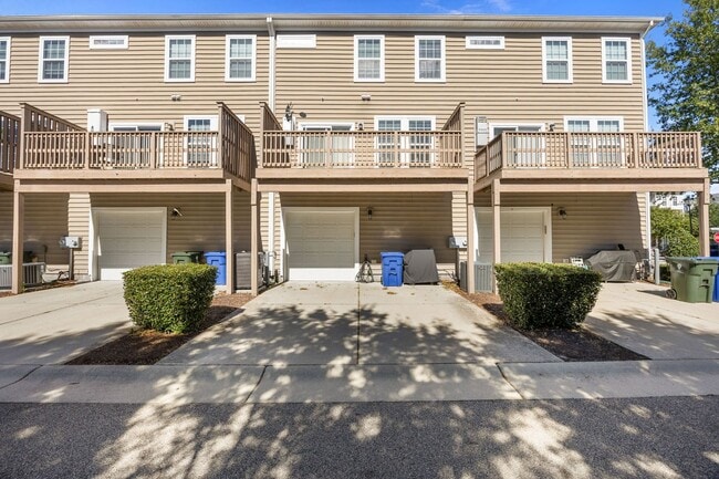 Building Photo - Beautiful Townhome for Rent in Virginia Beach With Free Internet!