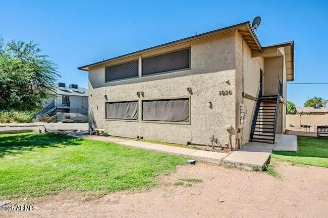 Building Photo - 1826 N Spring