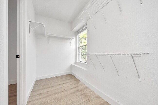 Building Photo - Spacious 4-Bedroom Home with Private Office & Room for Everyone!