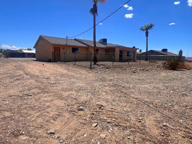 Building Photo - Lake views, lake views, lake views! Longte...