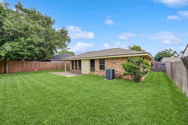 Building Photo - 1206 Park Ln