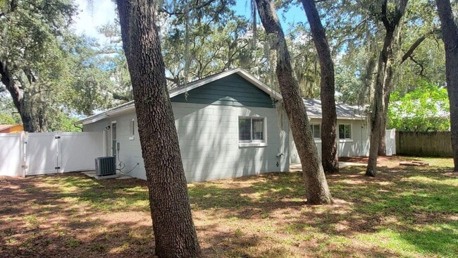 Building Photo - 9220 Larette Dr