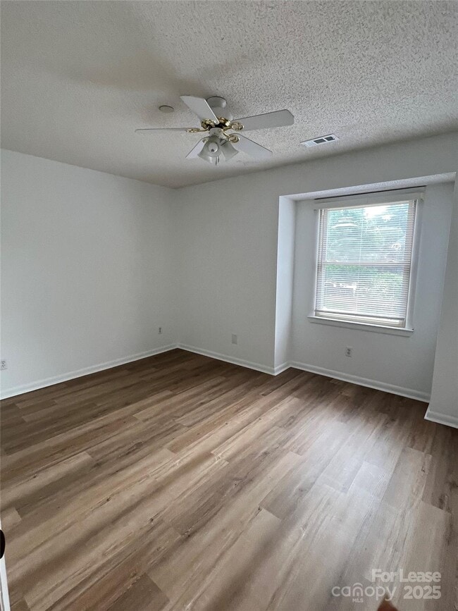 Building Photo - 9816 Emerald Point Dr