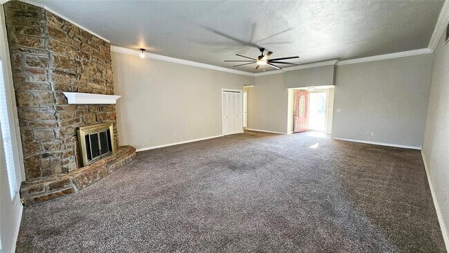 Building Photo - 10029 S Fairview Dr