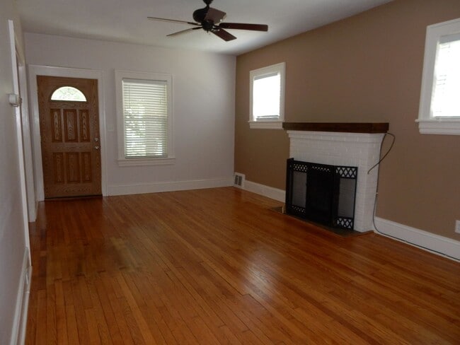 Building Photo - Grandin Court Foursquare convenient to SW ...