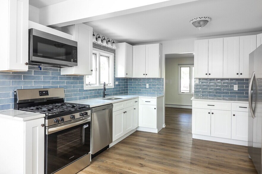 Building Photo - 5907 W 89th St
