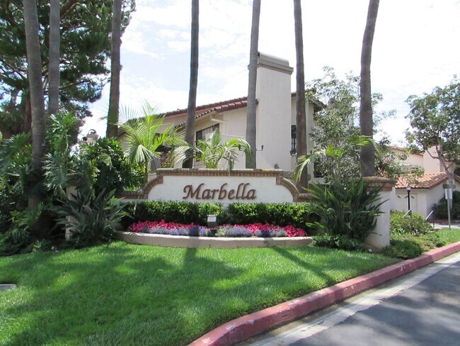 Building Photo - Beautiful 2BD/2BA Townhome in the Heart of University City - 2 Car Garage - Washer/Dryer - Quiet ...