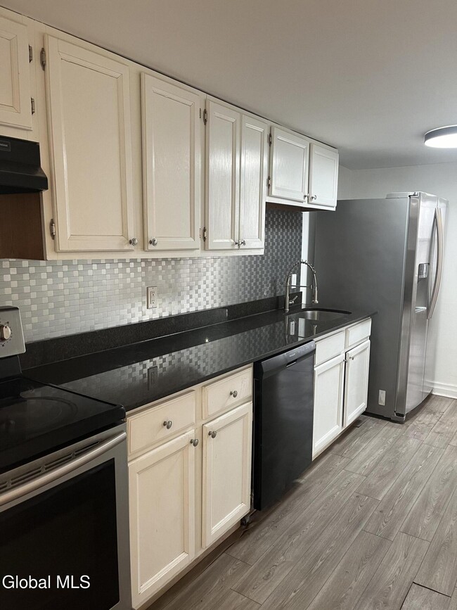 Building Photo - 9 St Joseph's Terrace