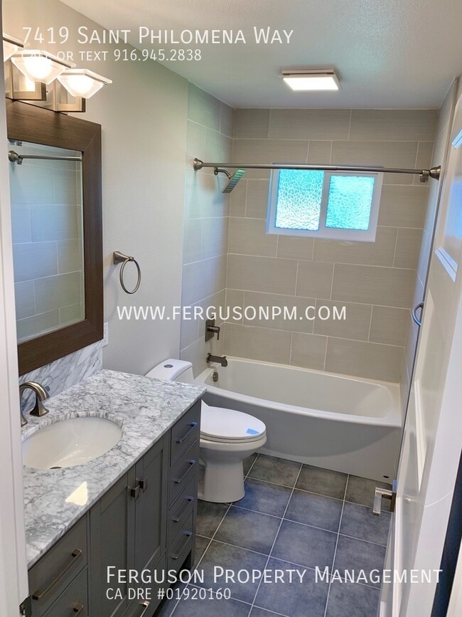 Building Photo - Completely Remodeled Duplex with Modern Up...