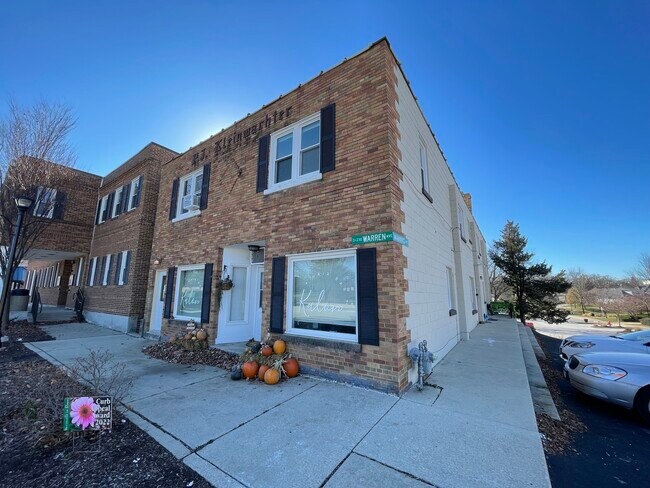 Primary Photo - 3S230 Warren Ave