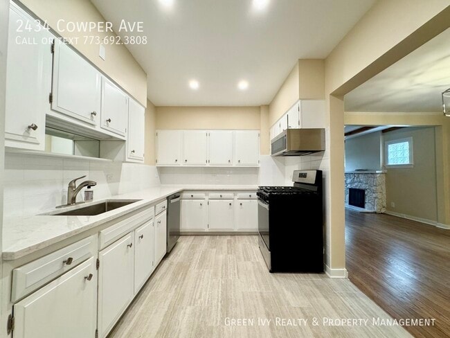 Building Photo - 2434 Cowper Ave