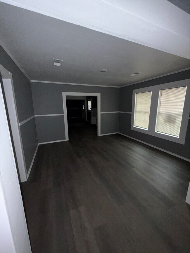 Building Photo - 1300 N 8th St