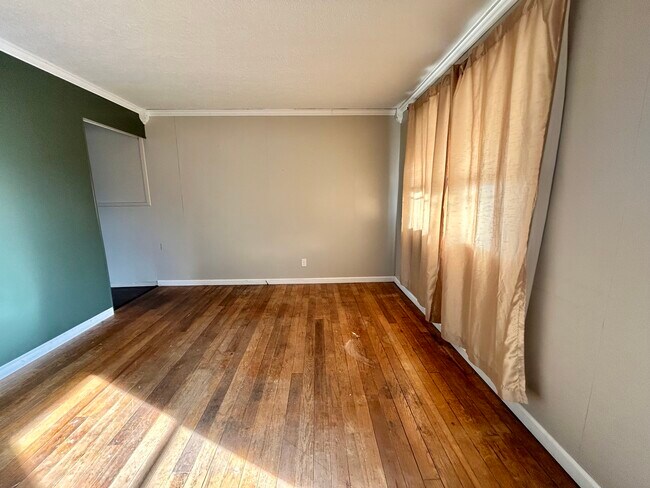 Building Photo - Tenth Street Apartments