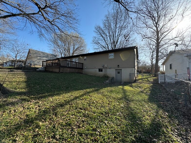 Building Photo - 205 S Forester Dr