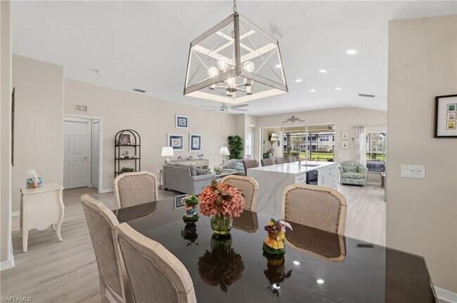 Building Photo - Rarely available Pool villa in Colonial Country Club!
