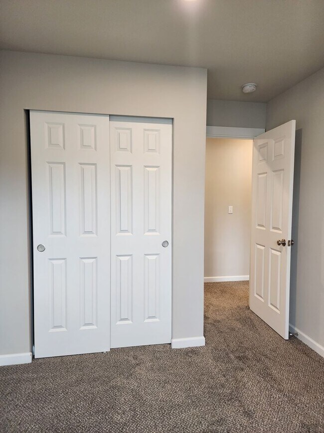 Building Photo - 15603 View Dr Ct SE
