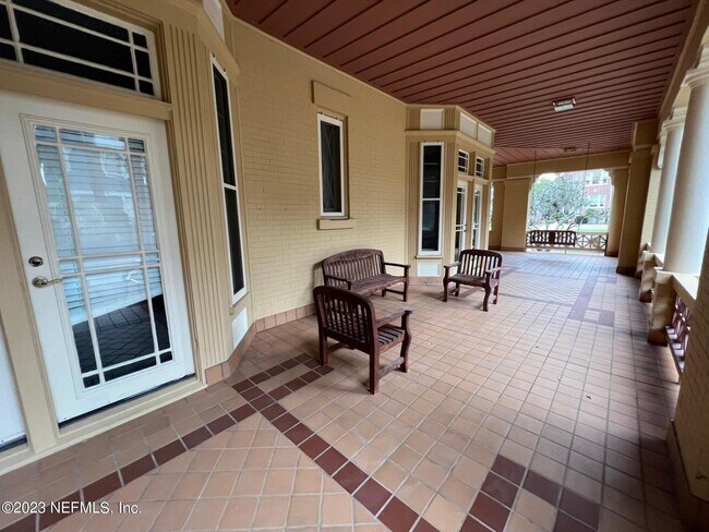 Building Photo - 1541 Riverside Ave