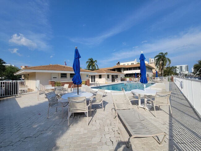 Building Photo - 1340 NE 28th Ave