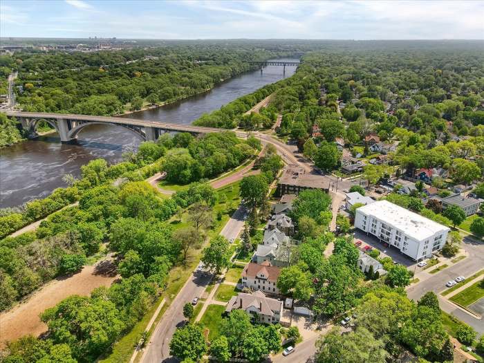 Building Photo - 925 30th Ave S