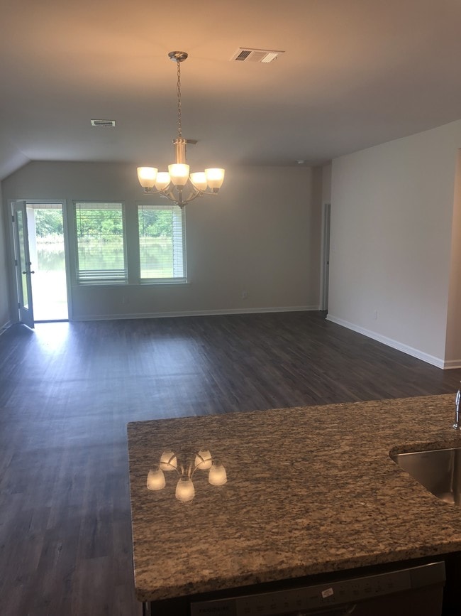 Building Photo - 35603 Grovemont Dr