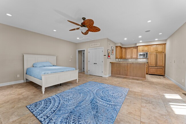 Building Photo - 12932 Sunset Bluff Ct