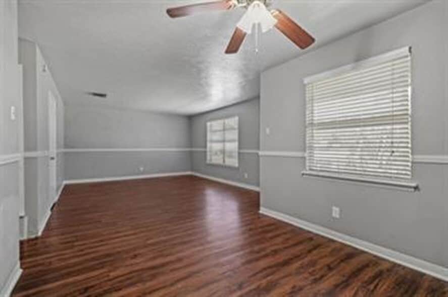 Interior Photo - Ennis Place Apartments: Great location & U...
