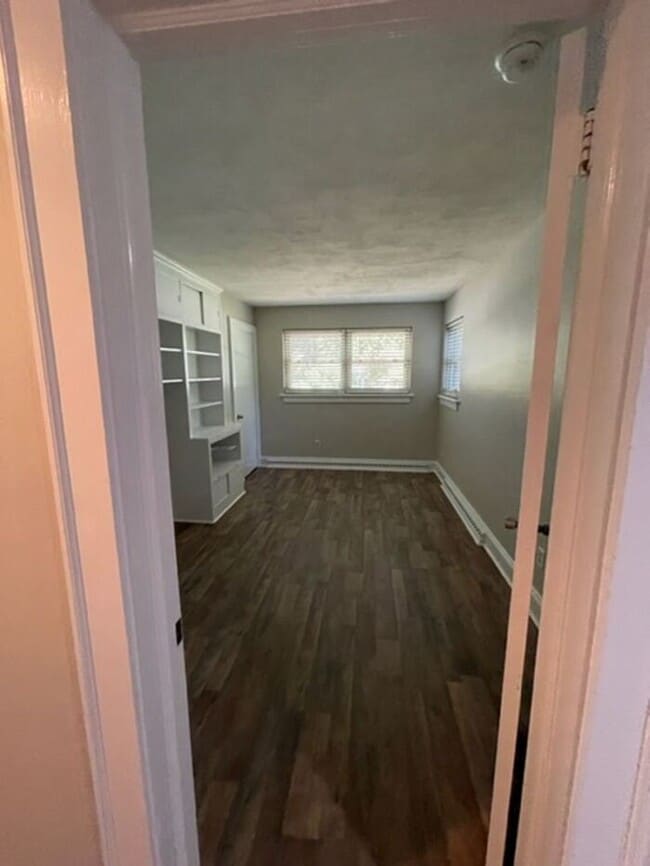 Building Photo - Spacious Corner-Lot Home Near Hwy 127 & Downtown Hickory