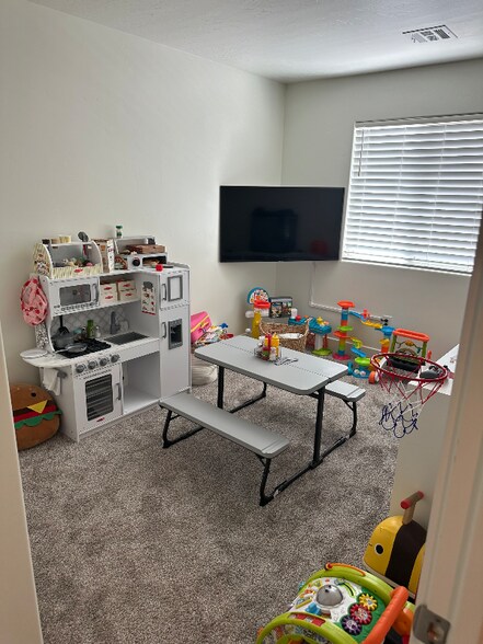 Building Photo - 5899 Challenger Way