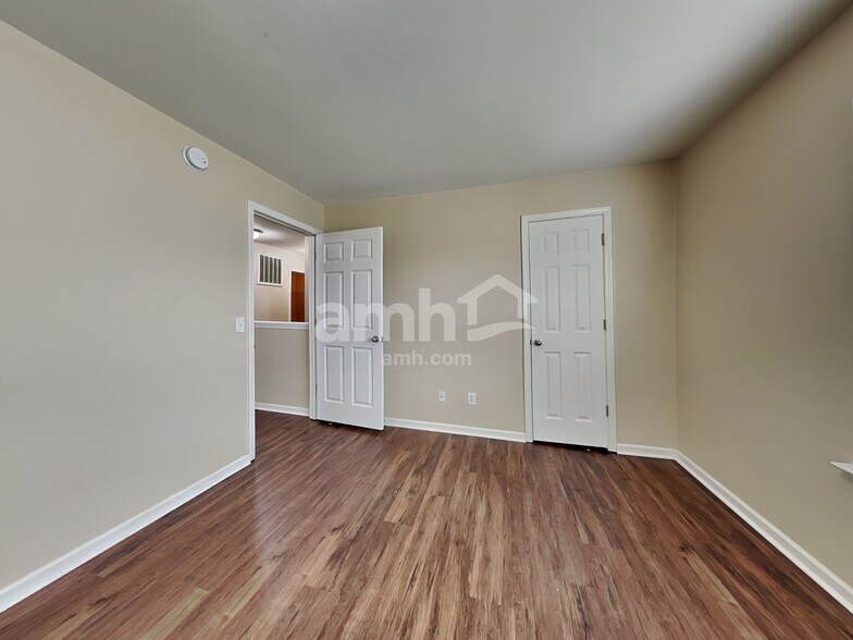 Building Photo - 153 Fox Glen Ct