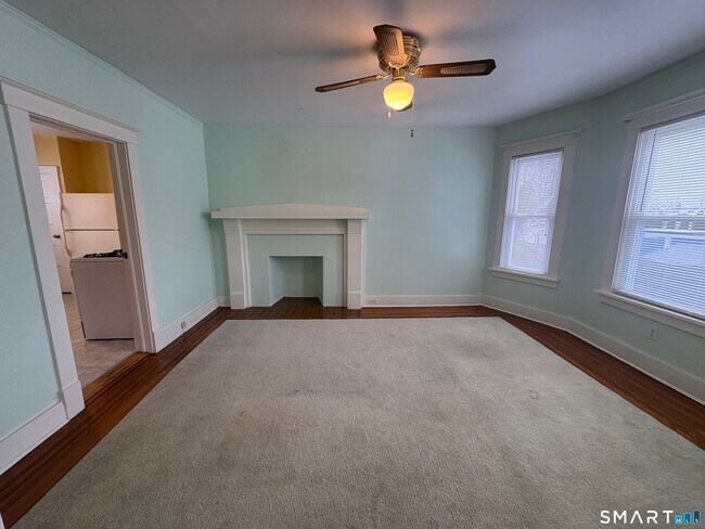 Building Photo - 119 Squire St