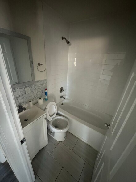 Building Photo - 27 Hillside Ave