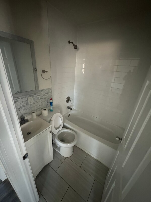 Building Photo - 27 Hillside Ave