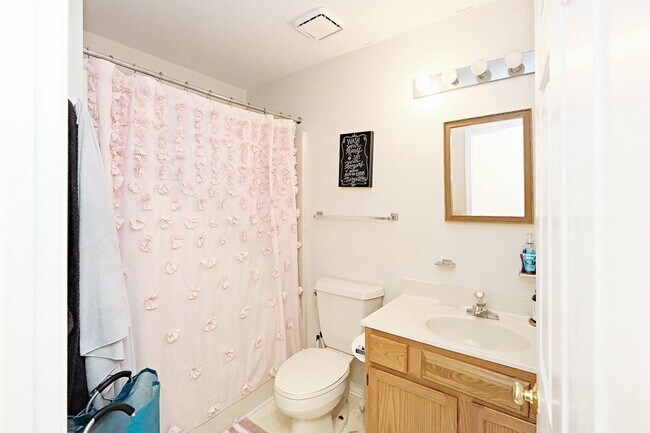 Building Photo - Pet-Friendly One-Level Lake Monticello Home