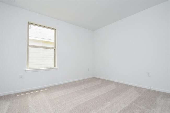 Building Photo - 16412 Big Hickory Dr