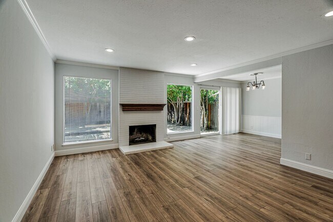 Building Photo - 652 Vasona Ave
