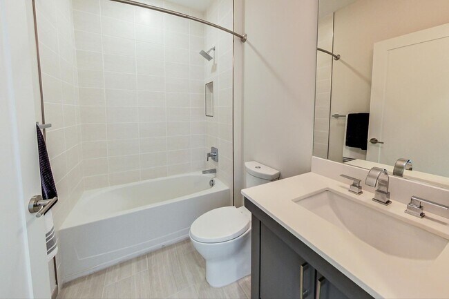 Building Photo - Gorgeous 2 bedroom 2 bath condo just steps from Columbia Hgts center $3,550