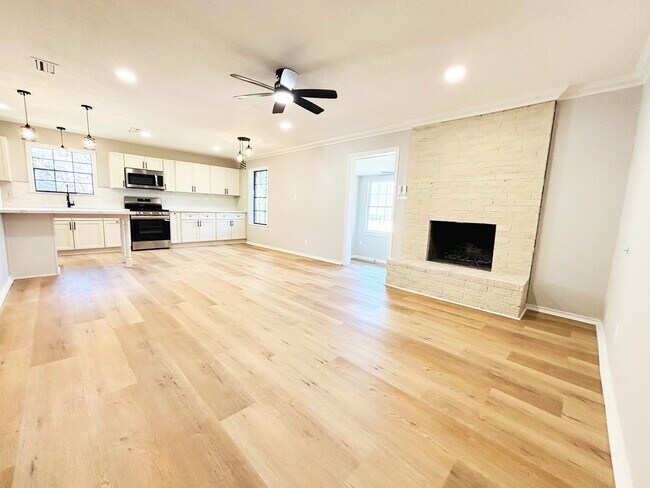 Building Photo - 1803 S Park St