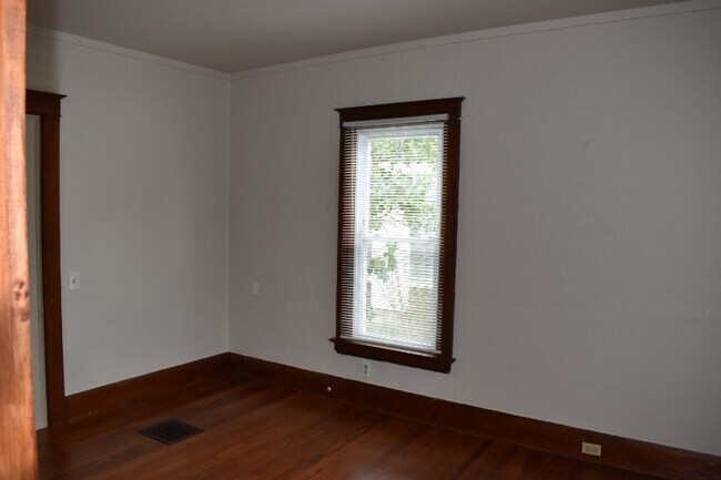 Building Photo - 1016 S University Ave