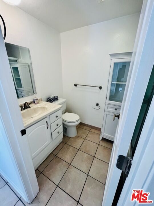 Building Photo - 221 S Gale Dr