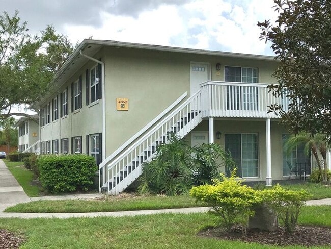 Building Photo - Beautiful 2/2 Condo with Water and Full Se...