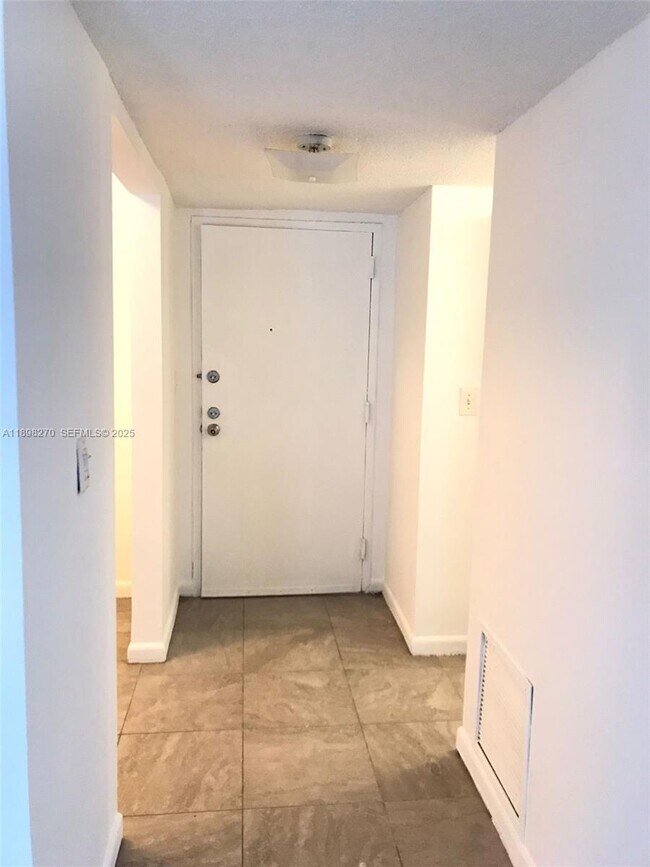 Building Photo - 16465 NE 22nd Ave