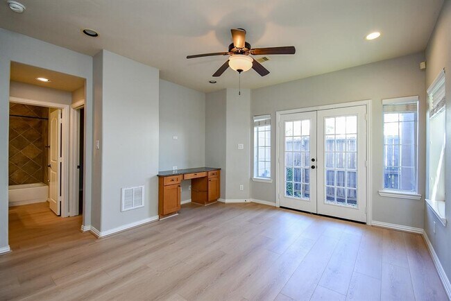 Building Photo - 5615 Winsome Ln