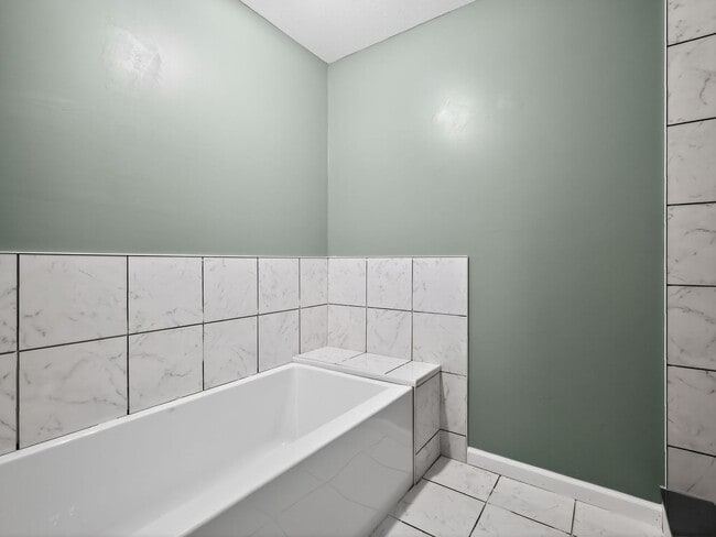 Building Photo - 18270 Stillwood Ln