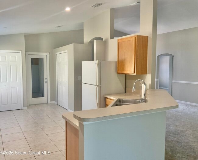 Building Photo - 2087 Deercroft Dr