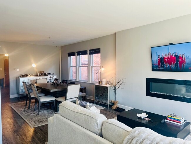 Building Photo - 1827 Gunderson Ave