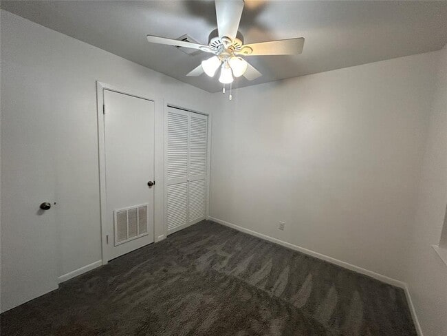 Building Photo - 4020 Blue Bonnet Blvd