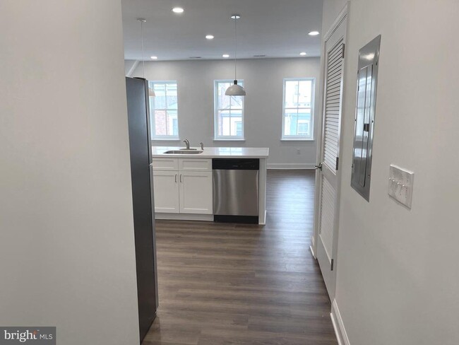 Building Photo - 26 S State St